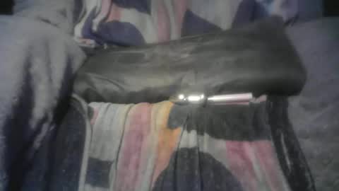 Snapshot of bri20fu chatting on 16, 2, 2026 raining down on me online show from 16, 2, 2026