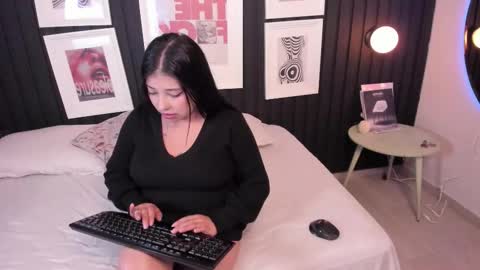 briana_whitee online show from 18, 11, 2025