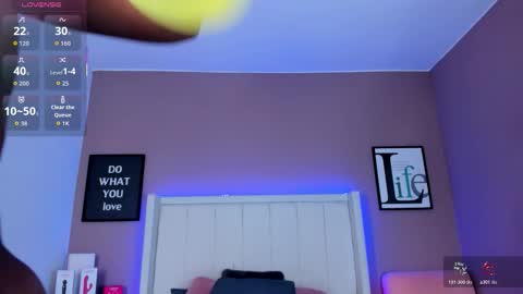 Snapshot of britanymooree chatting on 1, 12, 2025 Britany online show from 1, 12, 2025