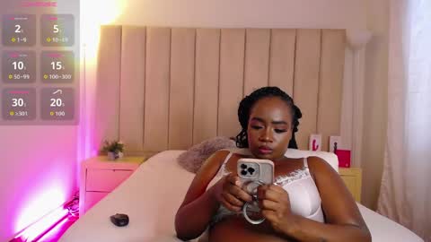 Snapshot of britanymooree chatting on 6, 3, 2026 Britany online show from 6, 3, 2026