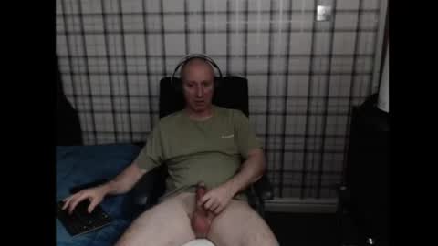Snapshot of britguy_uk chatting on 17, 6, 2026 Lemee Joinyuu online show from 17, 6, 2026