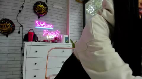 Snapshot of britney_charm chatting on 6, 10, 2025 britney_charm online show from 6, 10, 2025