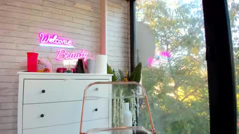 Snapshot of britney_charm chatting on 20, 10, 2025 britney_charm online show from 20, 10, 2025