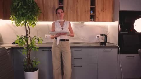 my name is Britney Im 18 years old I love to draw and want to learn to dance online show from 3, 3, 2026