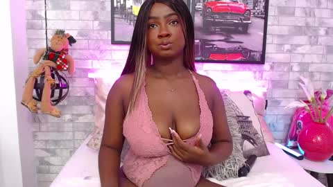 brittany 25 years old  happy as a worm  online show from 30, 12, 2024