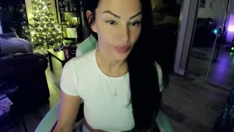 Brooke Summer xo online show from 9, 11, 2025