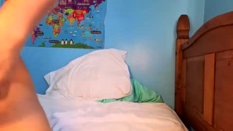 Snapshot of brownlatino22 chatting on 18, 9, 2025 brownlatino22 online show from 18, 9, 2025