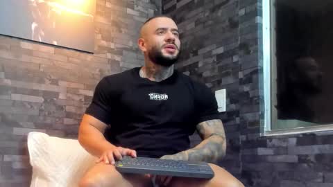 Snapshot of brucedallas chatting on 11, 1, 2026 brucedallas online show from 11, 1, 2026