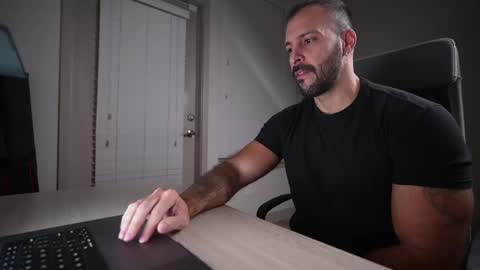 onlyfans BRUCESTRYKER online show from 28, 12, 2024