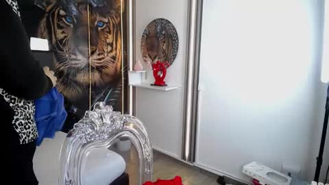 Bruja SCarlata online show from 17, 9, 2025