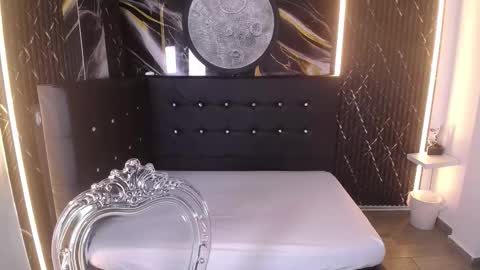 Bruja SCarlata online show from 7, 10, 2025