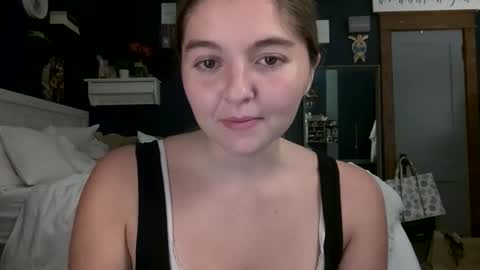 Snapshot of brunettebaby040 chatting on 9, 9, 2025 brunettebaby040 online show from 9, 9, 2025