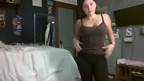 Snapshot of brunettebaby040 chatting on 11, 9, 2025 brunettebaby040 online show from 11, 9, 2025