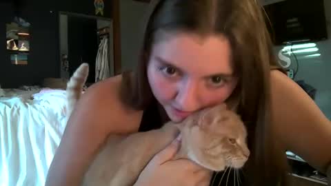 Snapshot of brunettebaby040 chatting on 20, 9, 2025 brunettebaby040 online show from 20, 9, 2025