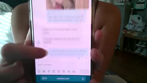 Snapshot of brunettebaby040 chatting on 26, 9, 2025 brunettebaby040 online show from 26, 9, 2025