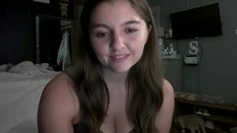 Snapshot of brunettebaby040 chatting on 29, 9, 2025 brunettebaby040 online show from 29, 9, 2025