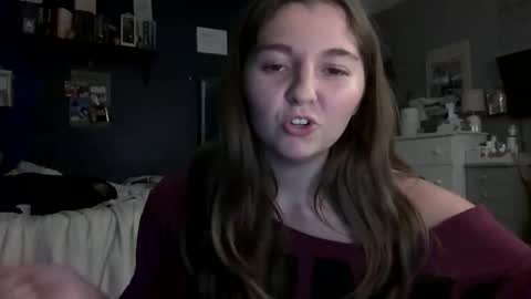 Snapshot of brunettebaby040 chatting on 3, 10, 2025 brunettebaby040 online show from 3, 10, 2025