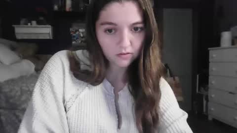 Snapshot of brunettebaby040 chatting on 10, 11, 2025 brunettebaby040 online show from 10, 11, 2025