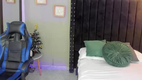 Snapshot of bryan_robayo5 chatting on 14, 12, 2025 Bryan online show from 14, 12, 2025