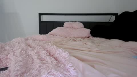 Queen Lola XXX online show from 13, 5, 2026