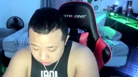 buffsexyman24 online show from 4, 3, 2025