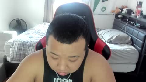 buffsexyman24 online show from 8, 3, 2025