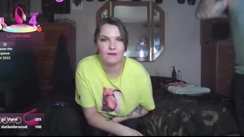 Snapshot of bunny_n_clyde_69 chatting on 23, 11, 2025 Bunny N Clyde online show from 23, 11, 2025