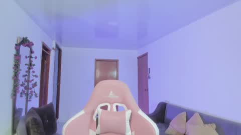 Im Val Welcome to my room My instagram Bubble cosmic online show from 9, 3, 2025