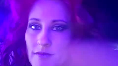 Snapshot of busybee83 chatting on 1, 2, 2025 busybee83 online show from 1, 2, 2025