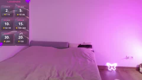 Snapshot of butterflys_ chatting on 11, 9, 2025 Lauren online show from 11, 9, 2025