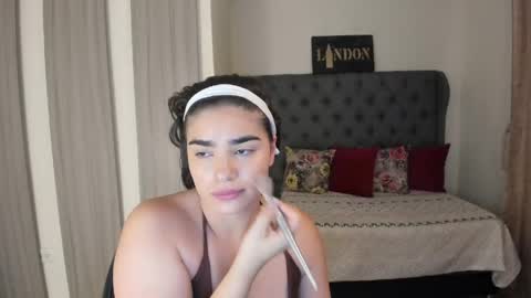 Snapshot of caitlingomez0 chatting on 2, 4, 2026 caitlingomez0 online show from 2, 4, 2026