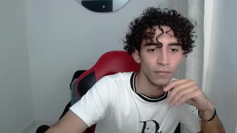 Snapshot of caius_fox chatting on 4, 2, 2026 caius online show from 4, 2, 2026