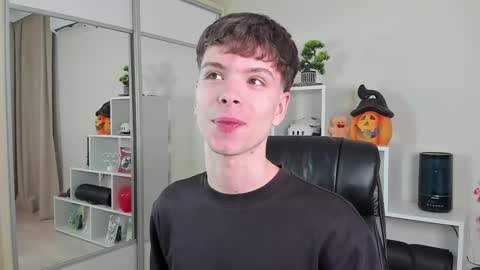 Hey I am Calvin  online show from 4, 3, 2025