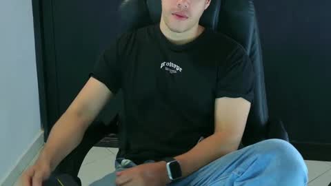 camara110 online show from 30, 1, 2025