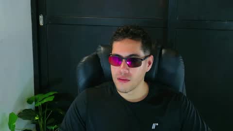 camara110 online show from 5, 3, 2025