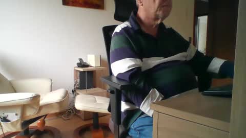 Snapshot of camcologne chatting on 4, 10, 2025 camcologne online show from 4, 10, 2025