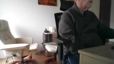 Snapshot of camcologne chatting on 19, 12, 2025 camcologne online show from 19, 12, 2025