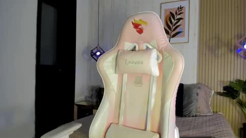 Cameron  online show from 17, 10, 2025