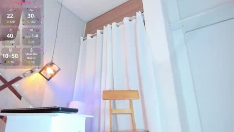 Snapshot of cami_rouxx chatting on 7, 10, 2025 cami_rouxx online show from 7, 10, 2025