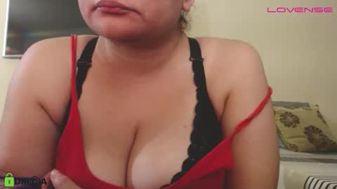 Snapshot of camiilahotxxx chatting on 21, 10, 2025 Camila online show from 21, 10, 2025