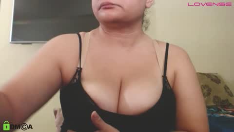 Snapshot of camiilahotxxx chatting on 17, 11, 2025 Camila online show from 17, 11, 2025