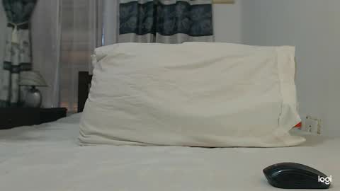 Instagram camila blande1 online show from 14, 3, 2026