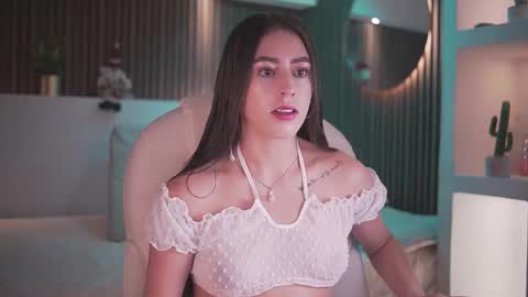 camila_martinez9 online show from 15, 1, 2026