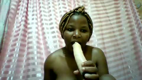 Snapshot of camillah_sweet chatting on 6, 3, 2026 camillah_sweet online show from 6, 3, 2026