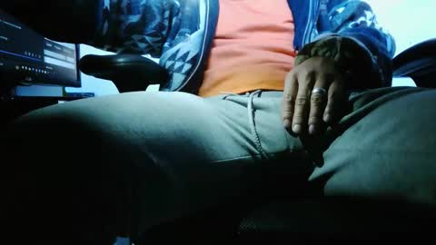 camiloincubo305064 online show from 12, 11, 2025