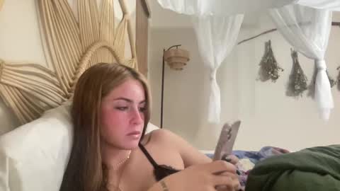 Snapshot of camncaroline chatting on 20, 9, 2025 camncaroline online show from 20, 9, 2025