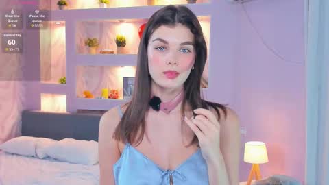 Snapshot of candy_flo chatting on 4, 11, 2025 Flora online show from 4, 11, 2025