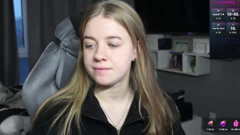 Snapshot of candy_meggie chatting on 3, 12, 2024 Megan online show from 3, 12, 2024