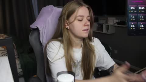 Snapshot of candy_meggie chatting on 12, 12, 2024 Megan online show from 12, 12, 2024