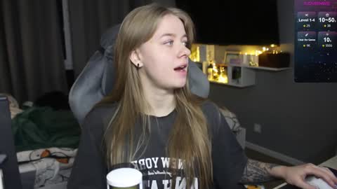 Snapshot of candy_meggie chatting on 18, 12, 2024 Megan online show from 18, 12, 2024